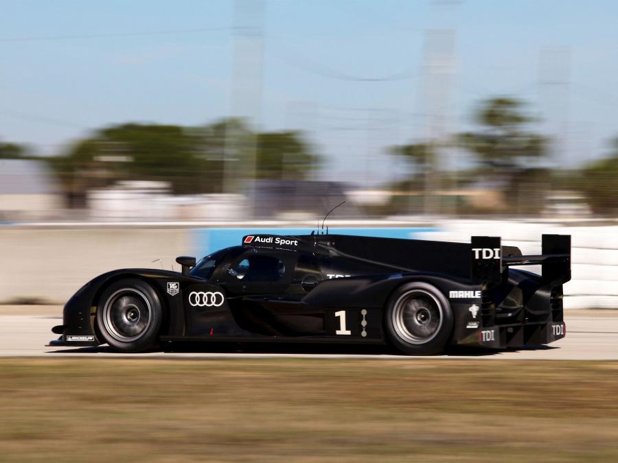  Audi R18 TDI 2011 года  (фото 60 из 77)